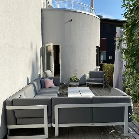 Modern House With High Standard - Close To & The * 포르네부