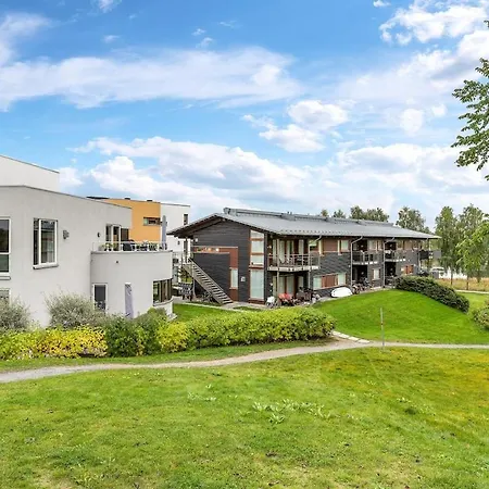 Modern House With High Standard - Close To & The 펜션 *