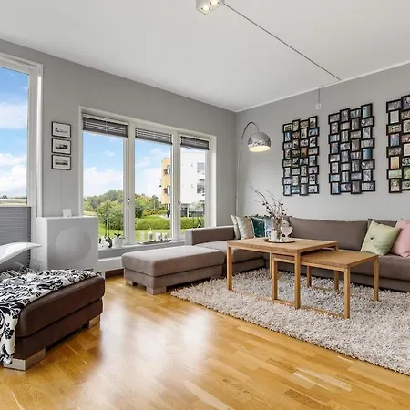 Modern House With High Standard - Close To & The * Fornebu